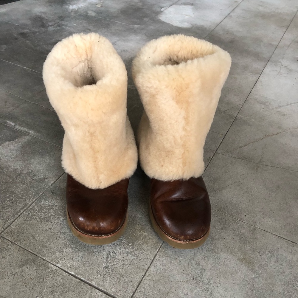 Leather and sheepskin UGG BOOTS, size 10